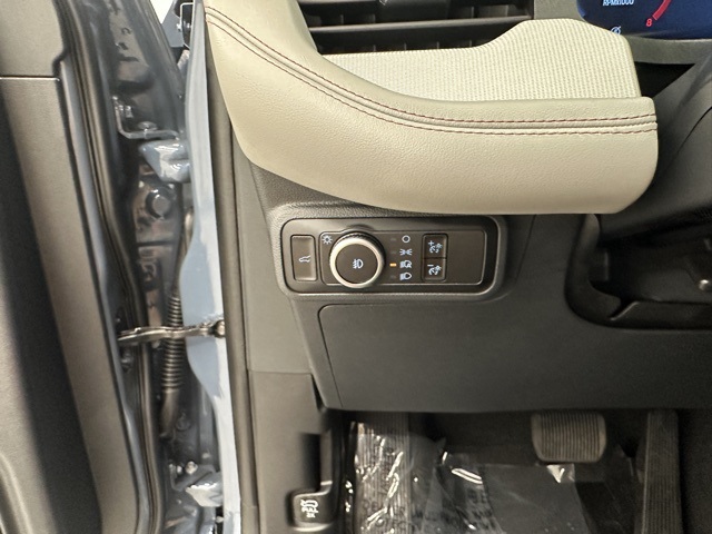 2025 Ford Explorer photo 35