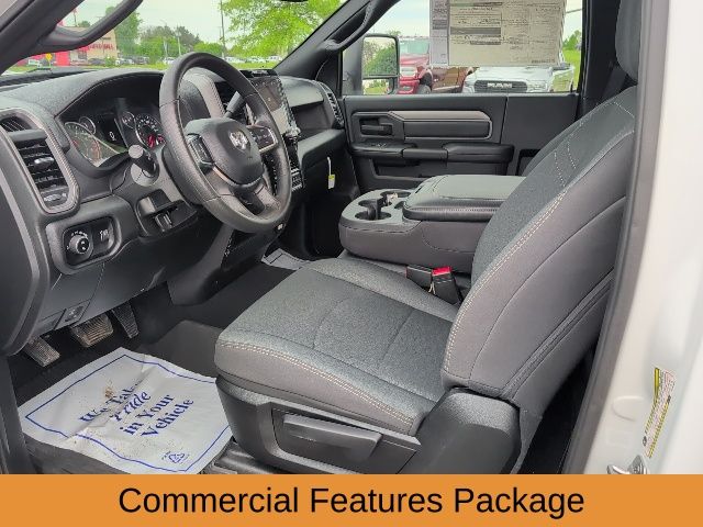 2025 Ram 3500 Tradesman photo 2