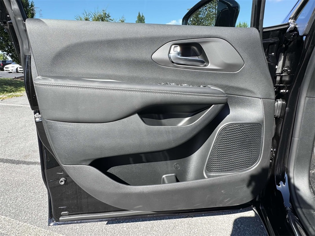 2026 Chrysler Voyager LX photo 24