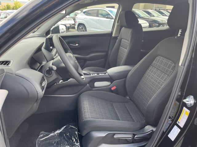 2026 Honda HR-V LX photo 13