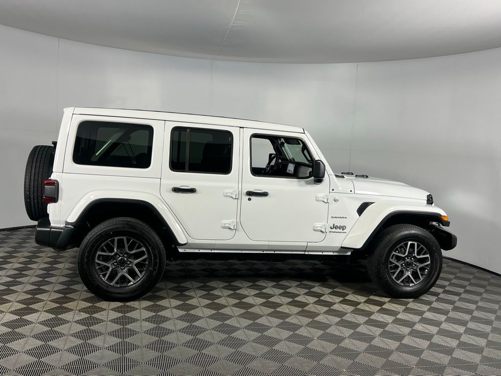 2024 Jeep Wrangler Sahara photo 2