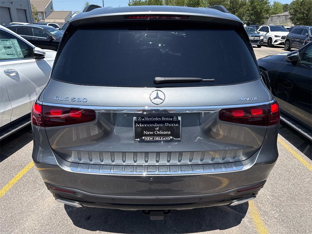 2025 Mercedes Benz GLS 580 4MATIC photo 4