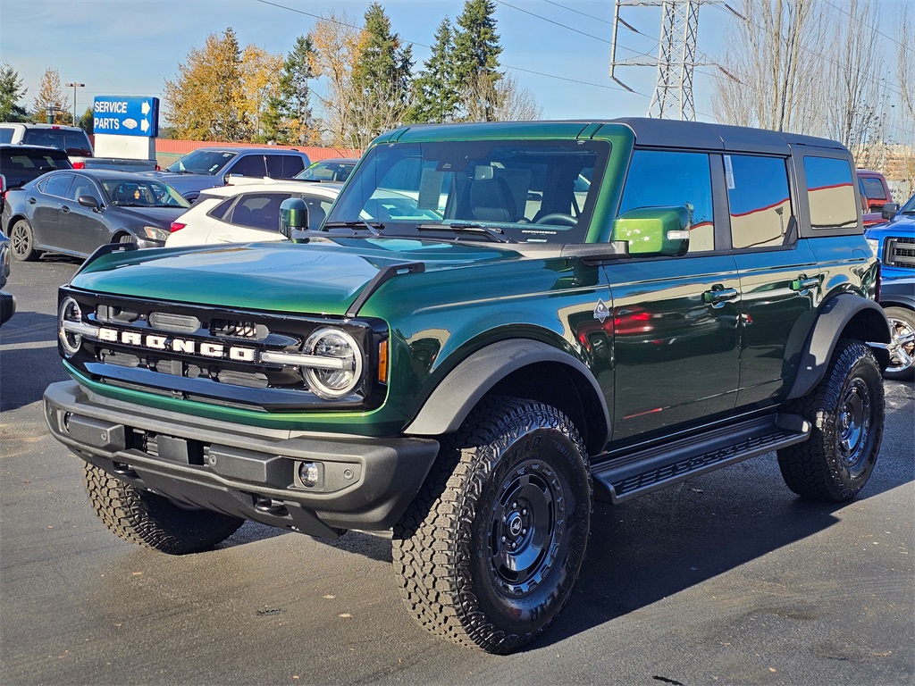 2025 Ford Bronco Outer Banks photo 3