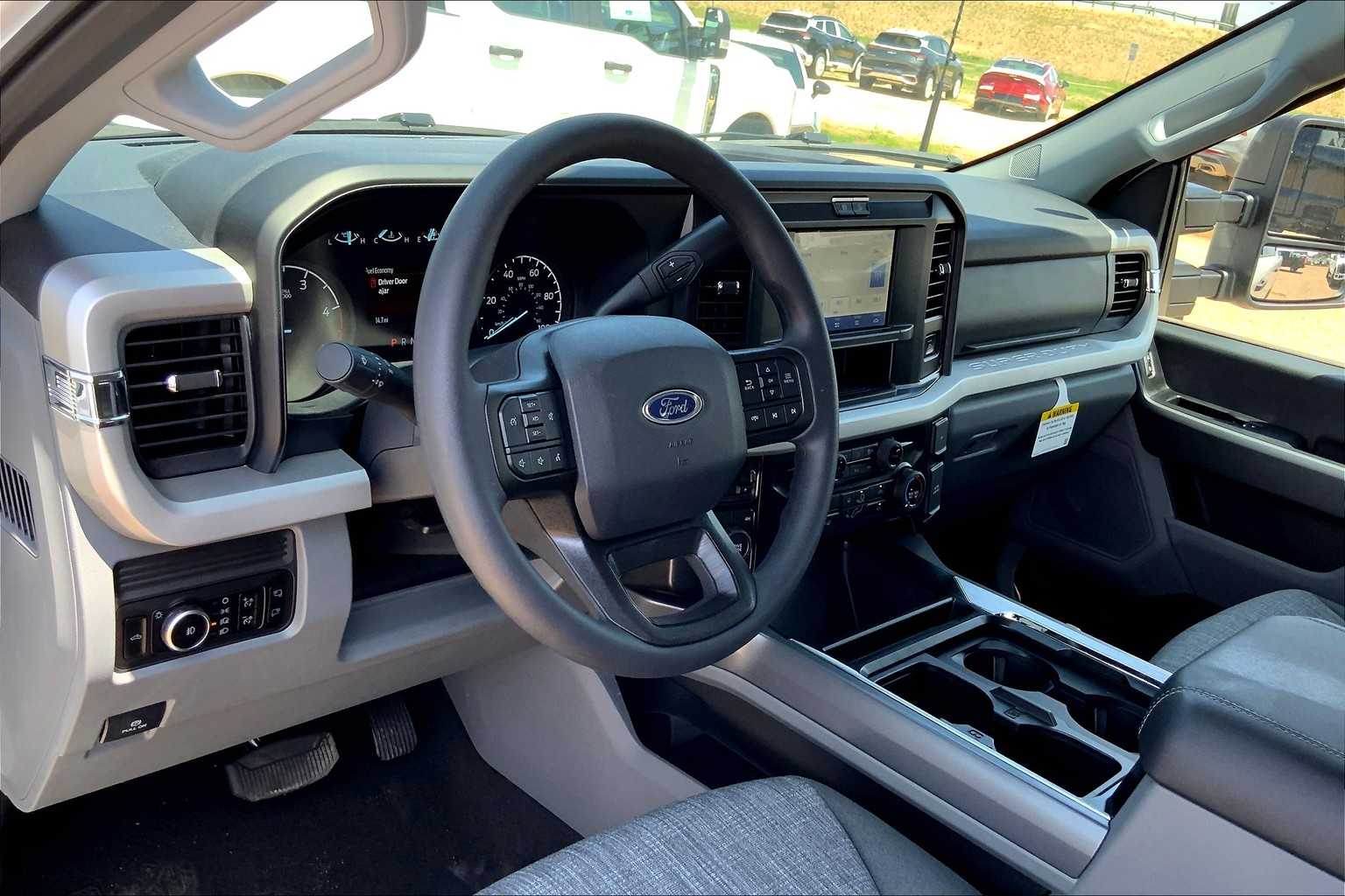 2025 Ford F-250 XLT photo 8