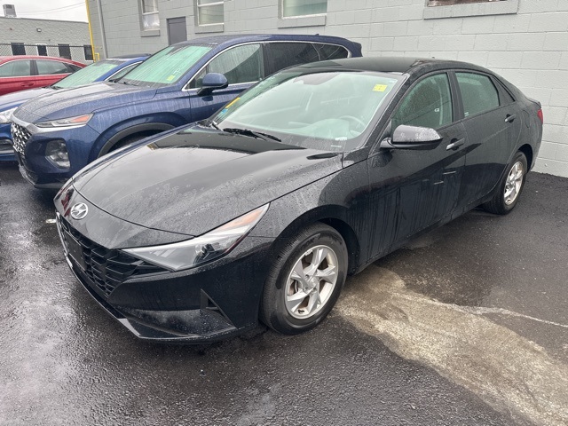 2023 Hyundai Elantra SE photo 3