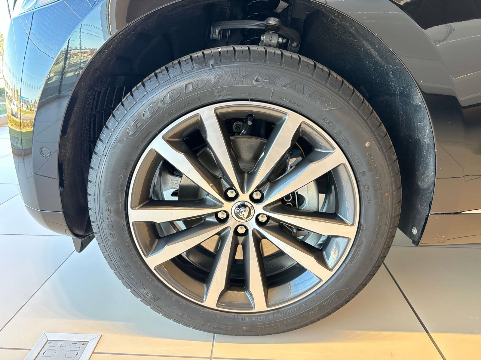 2025 Jaguar F-PACE P250 R-Dynamic S photo 3