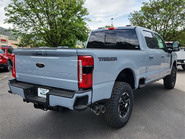 2025 Ford F-350 Lariat photo 3
