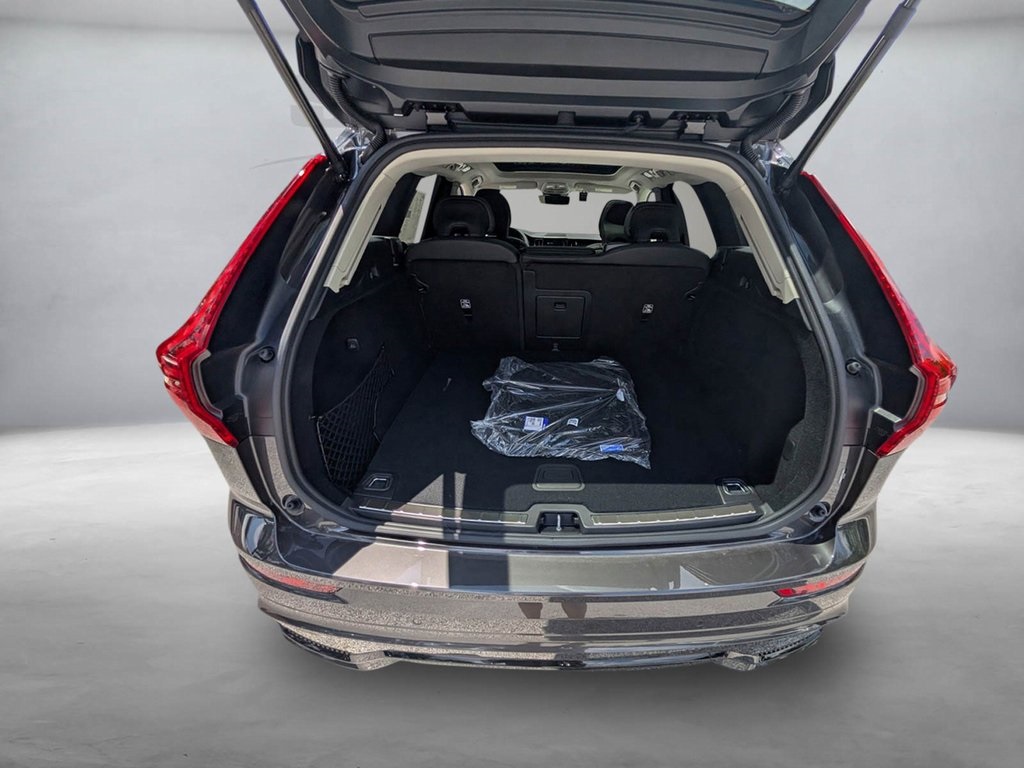 2025 Volvo XC60 T8 photo 4