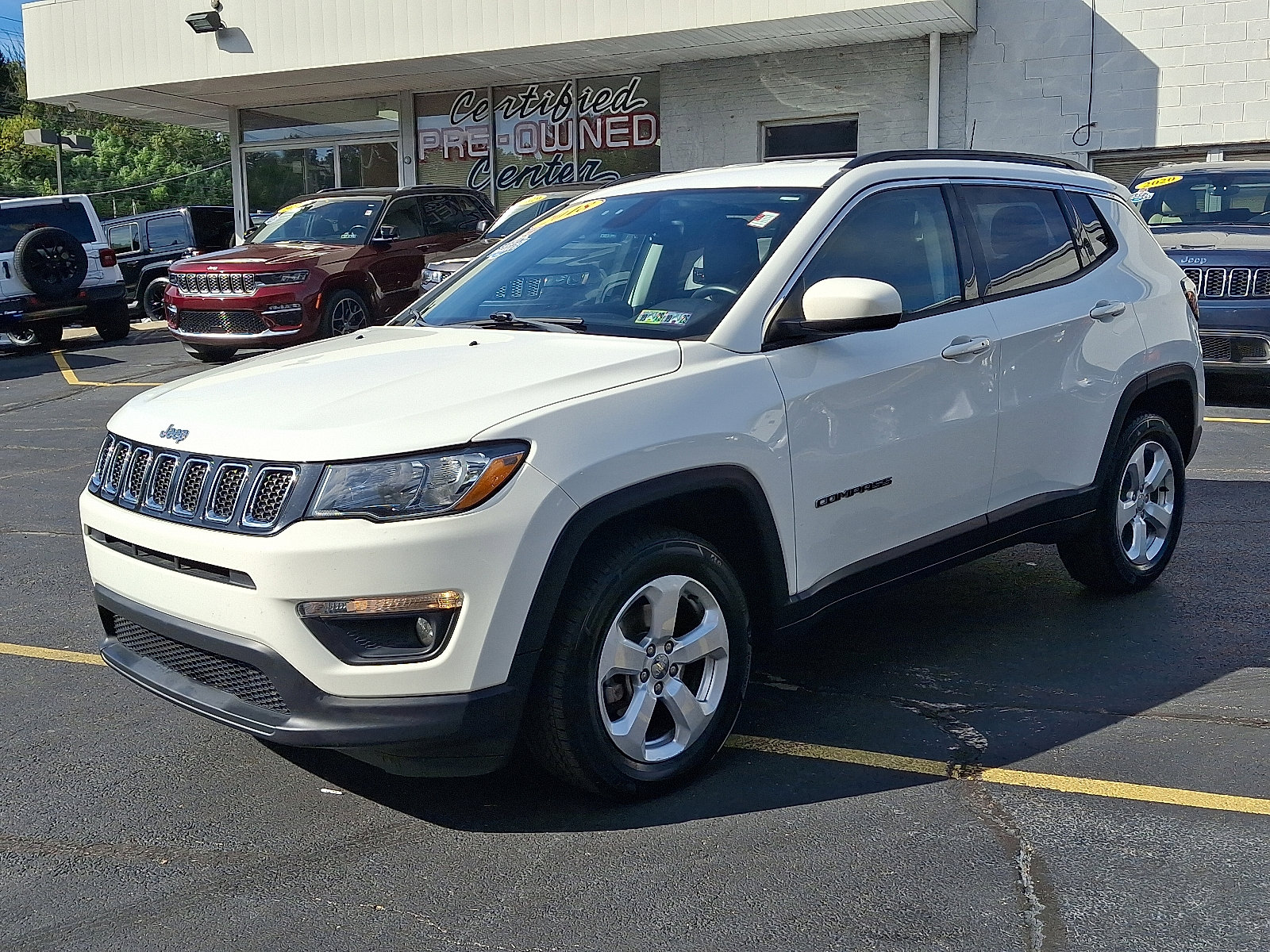 2018 Jeep Compass Latitude photo 2