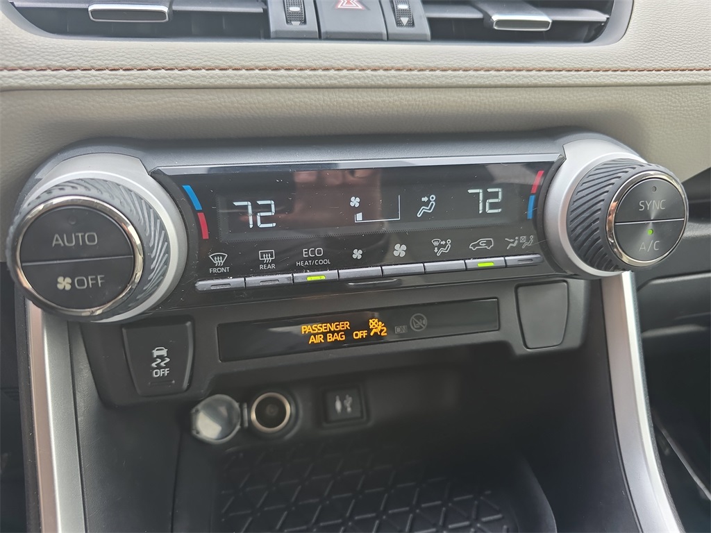 2019 Toyota RAV4 XLE Premium photo 23