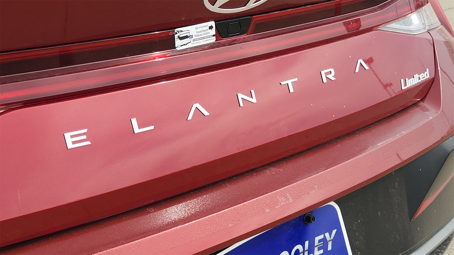 2025 Hyundai Elantra Limited photo 24