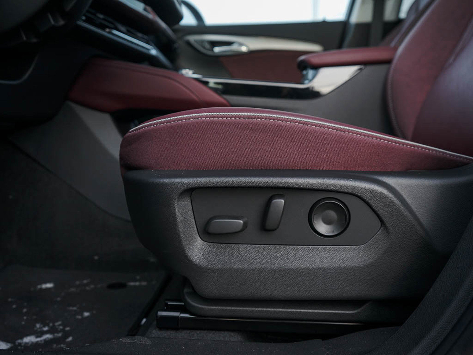 2025 Buick Envision Sport Touring photo 14