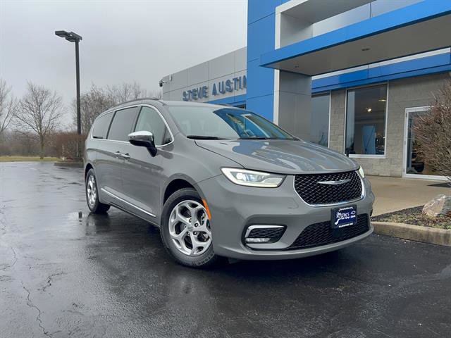 2023 Chrysler Pacifica Limited's photo