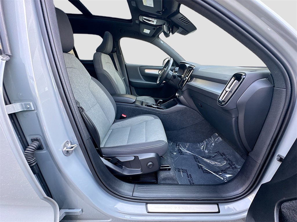 2024 Volvo XC40 Core photo 30