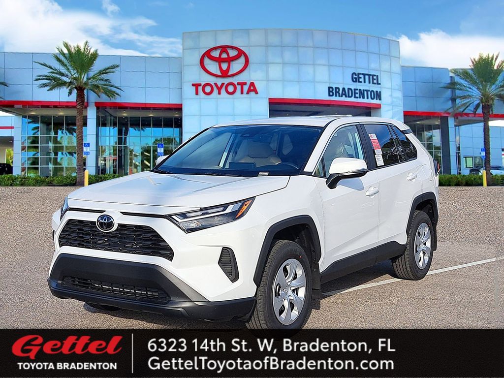 2025 Toyota RAV4 LE's photo