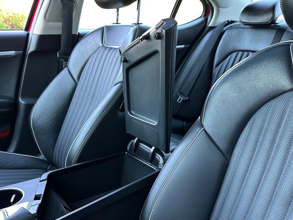 2022 Genesis G70 2.0T photo 25
