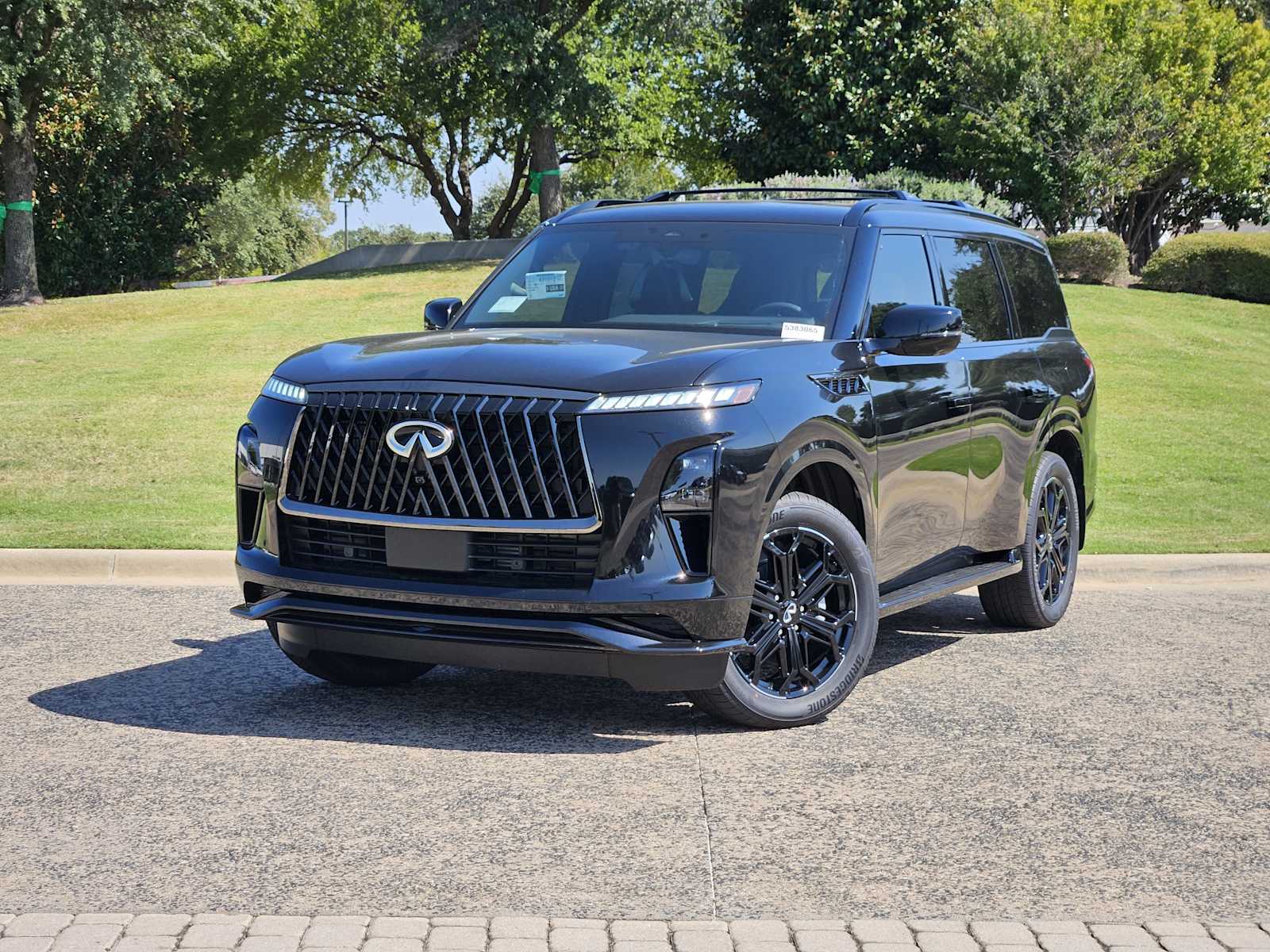 2026 Infiniti QX80 Sensory photo 4