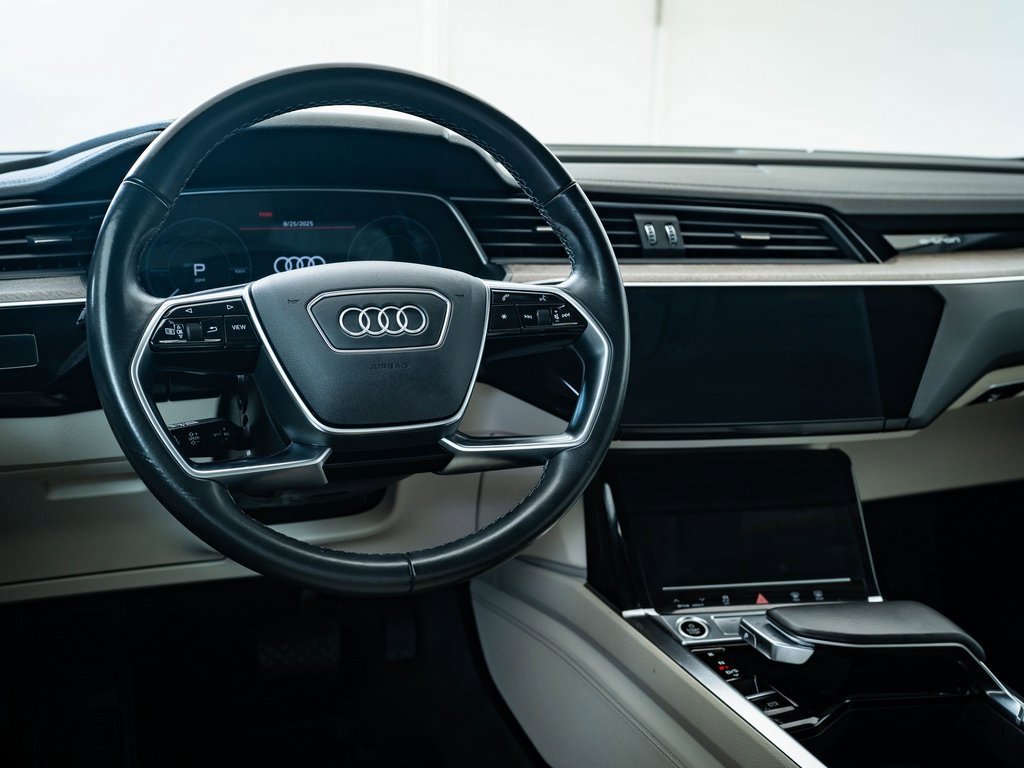 2022 Audi e-tron Premium Plus photo 21