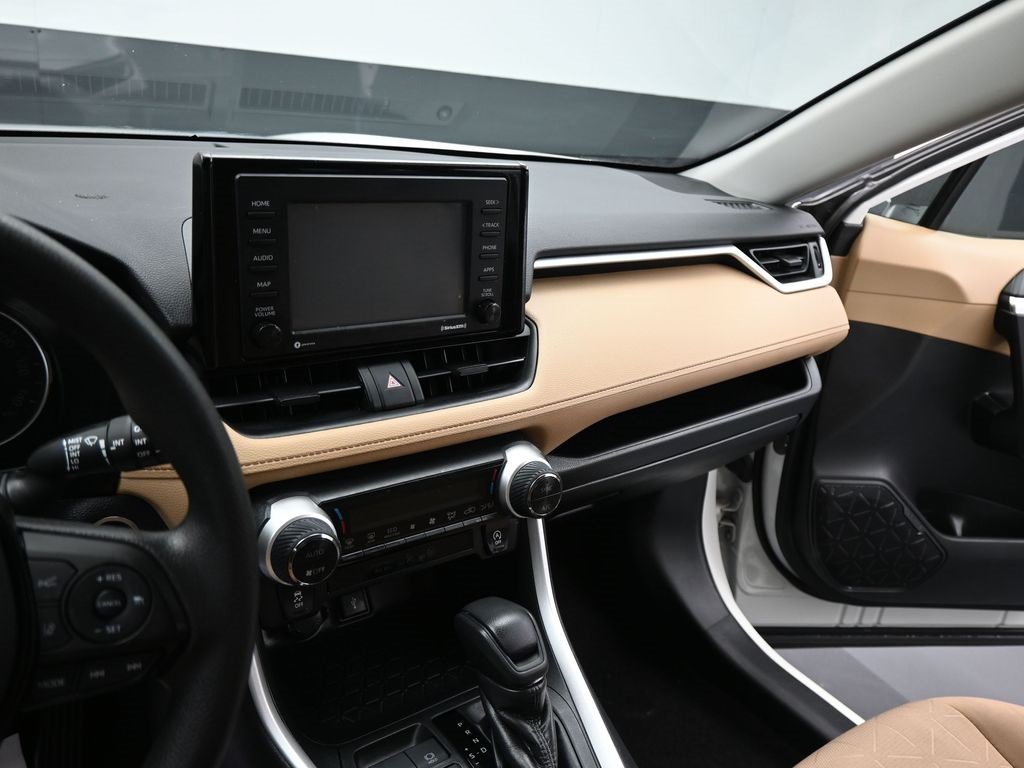2020 Toyota RAV4 XLE photo 2