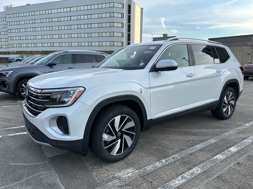 2024 Volkswagen Atlas SEL photo 4