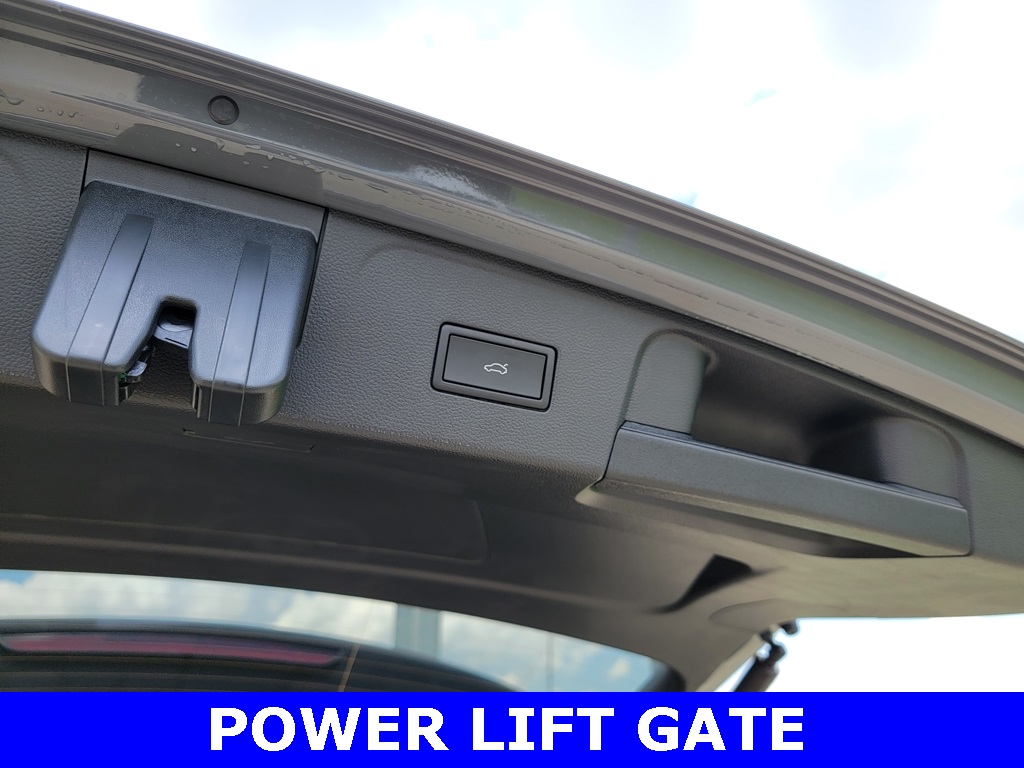 2025 Volkswagen Atlas Peak Edition SE photo 4