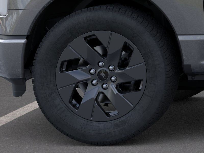 2025 Ford F-150 Lightning photo 18