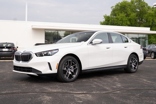 New 2026 Alpine White BMW 530i xDrive image 1