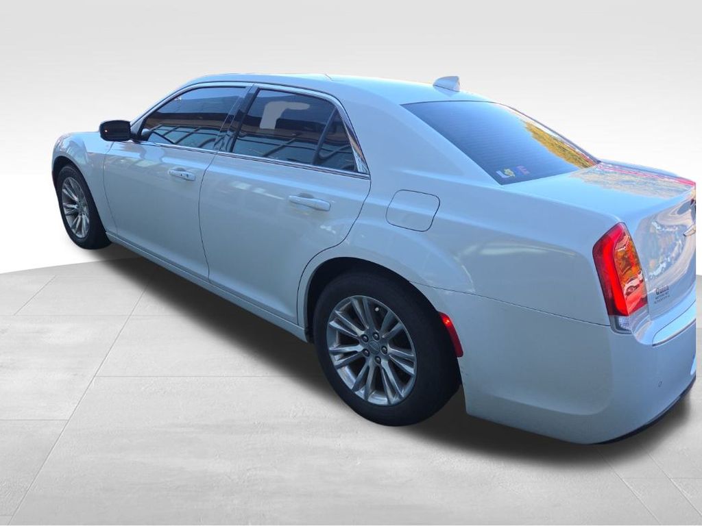 2021 Chrysler 300 Touring photo 2