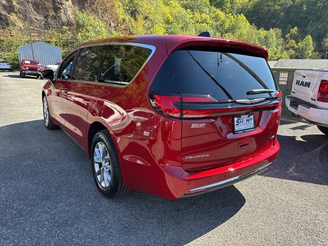 2026 Chrysler Pacifica photo 4
