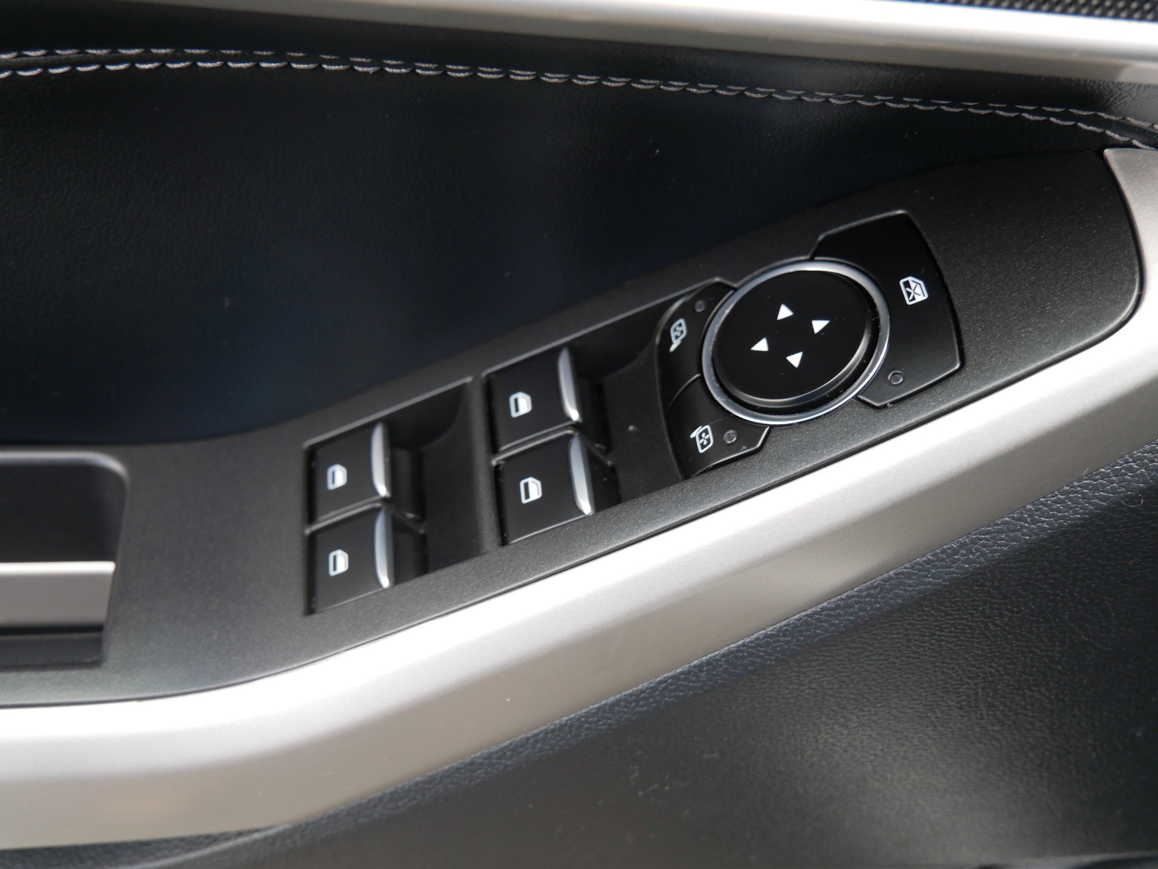 2023 Ford Explorer XLT photo 14