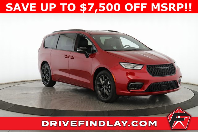 2026 Chrysler Pacifica Select's photo