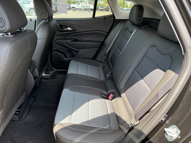 2025 Chevrolet Trax LT photo 13