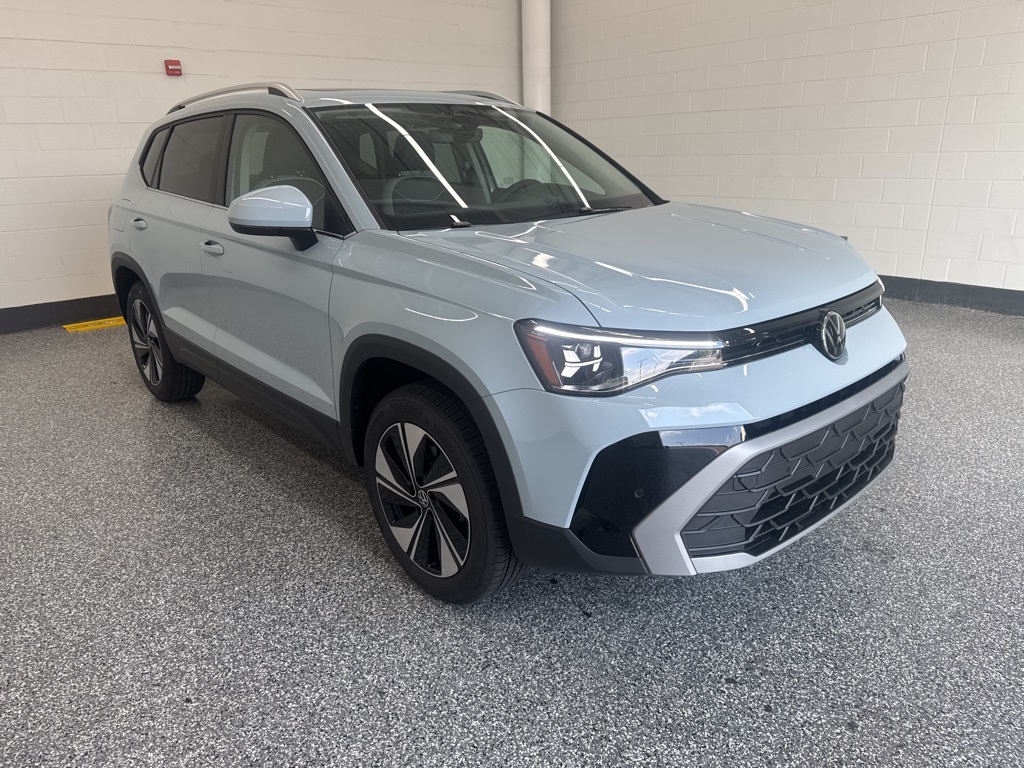 2025 Volkswagen Taos SE photo 5