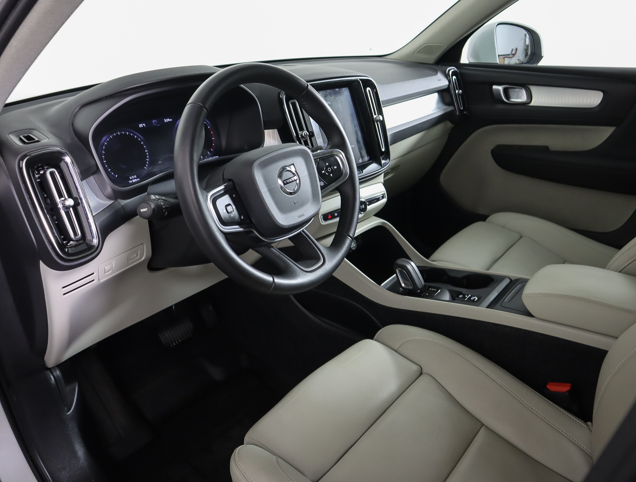 Certified PreOwned 2021 Volvo XC40 T5 Momentum Compact Luxury Sport