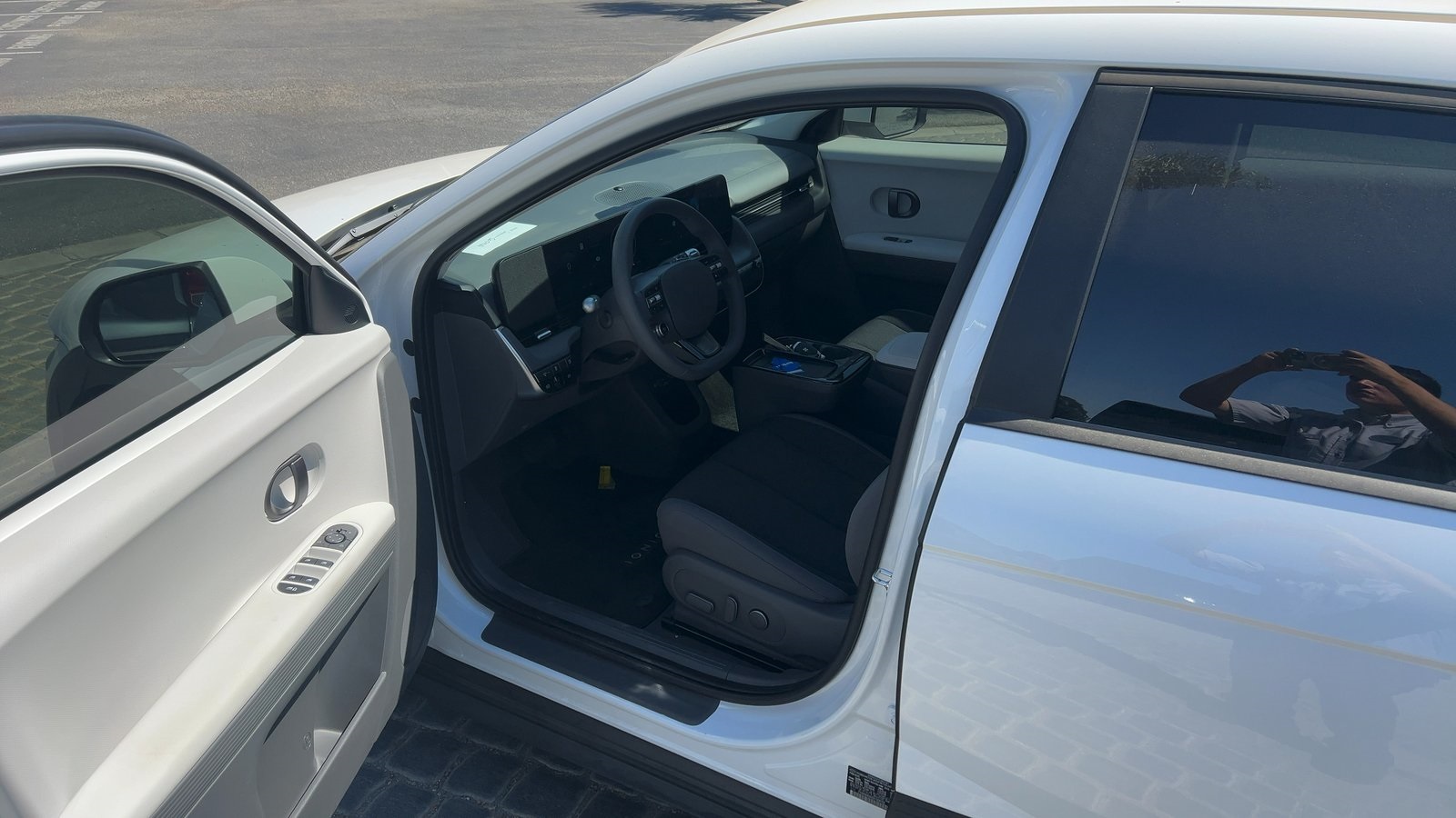 2025 Hyundai Ioniq 5 SE photo 2