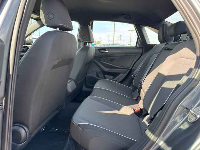 2025 Volkswagen Jetta 1.5T Sport photo 9