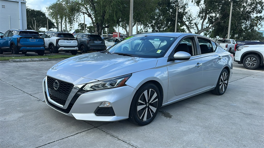 2022 Nissan Altima 2.5 SV photo 3