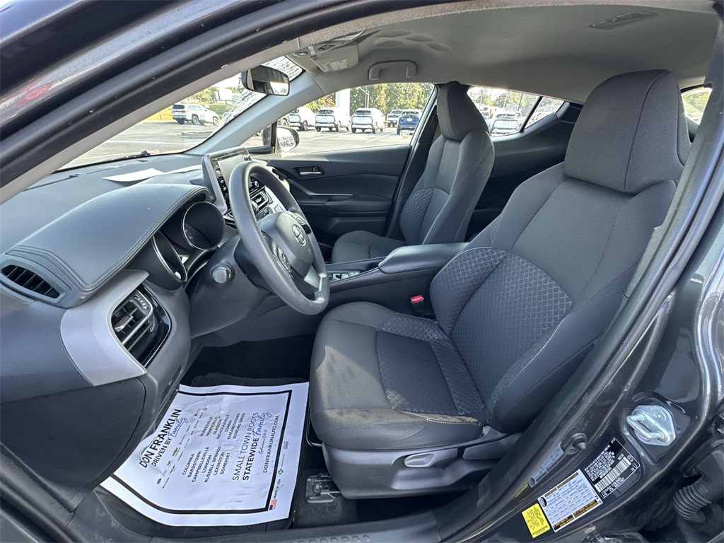 2021 Toyota C-HR LE photo 11