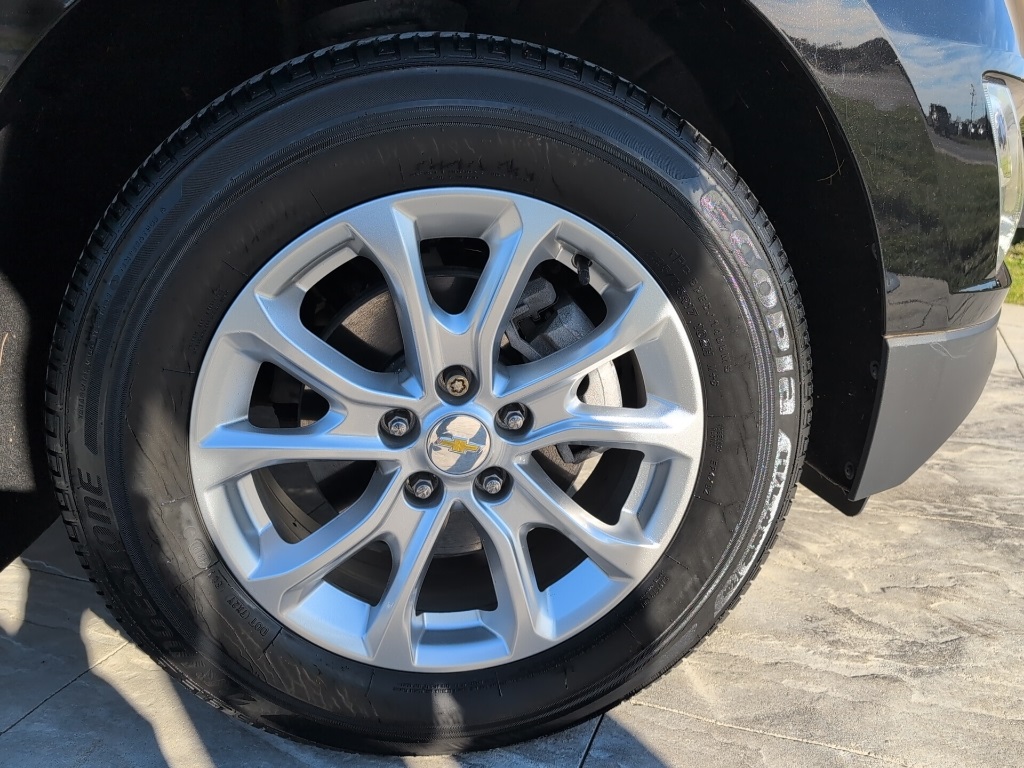 2020 Chevrolet Equinox LT photo 3