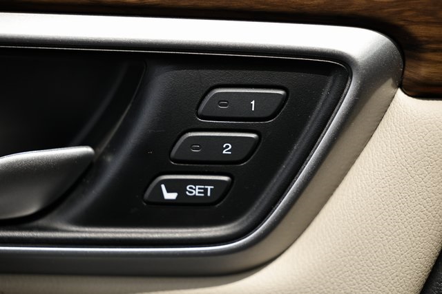 2022 Honda CR-V Hybrid Touring photo 16