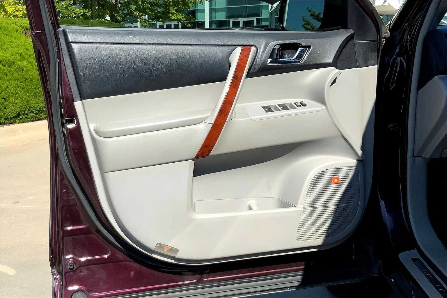 2013 Toyota Highlander Limited photo 19