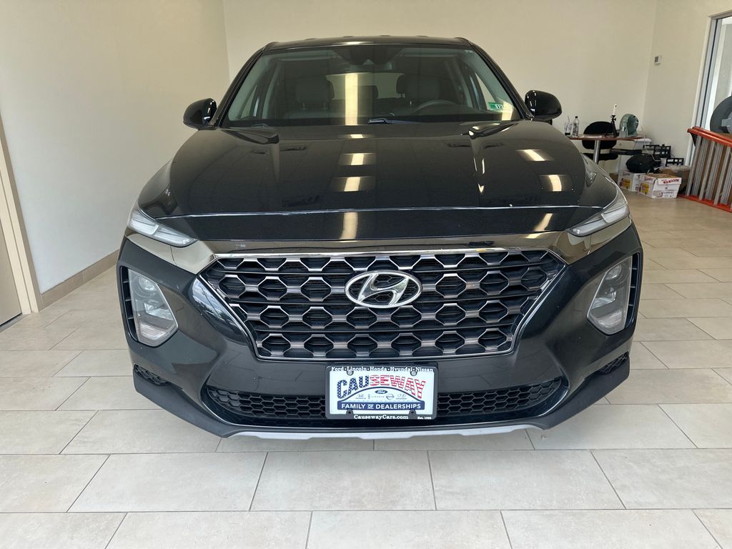 2019 Hyundai Santa Fe SE photo 2