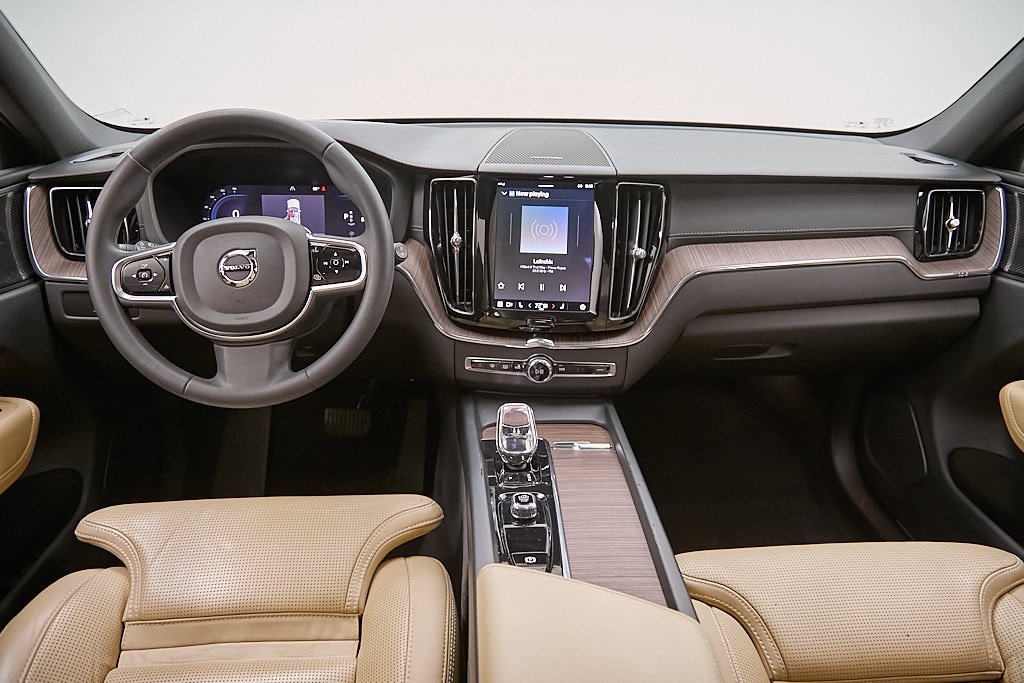 2023 VOLVO XC60 - Image 22