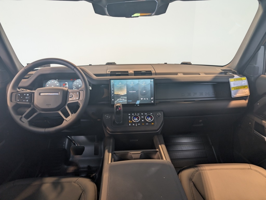 2025 Land Rover Defender 130 X-Dynamic SE photo 12