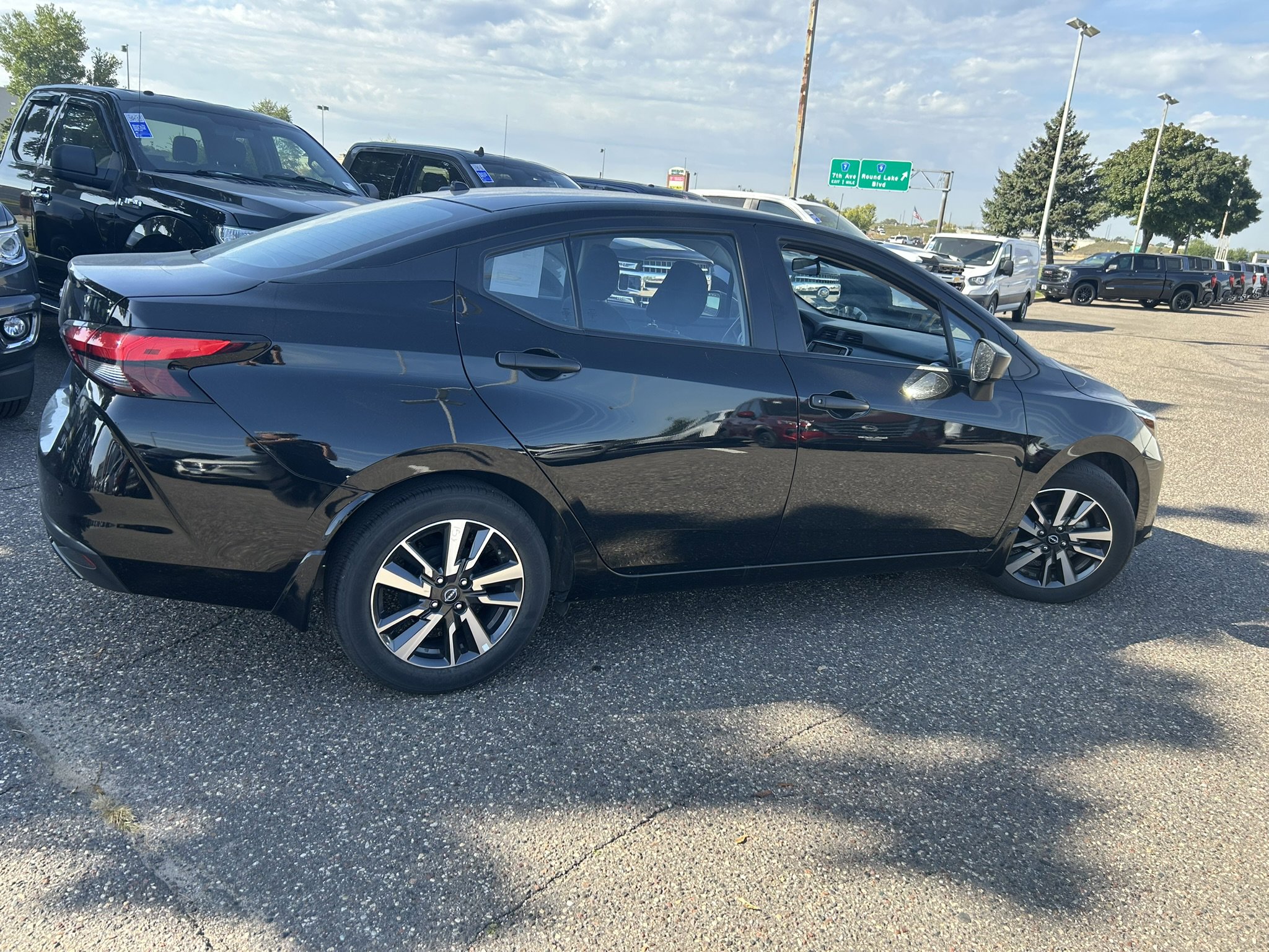 2024 Nissan Versa S photo 4