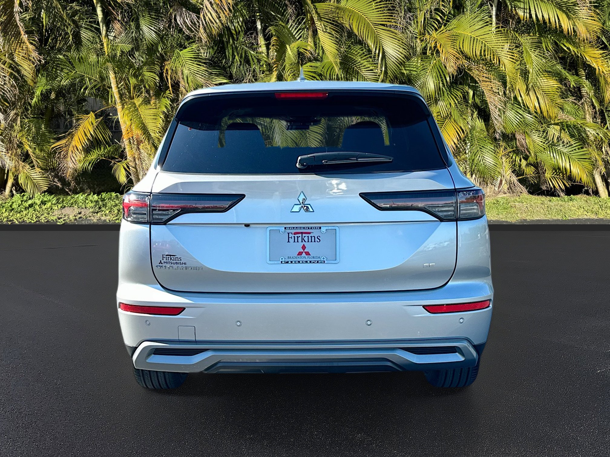 2025 Mitsubishi Outlander SE photo 4