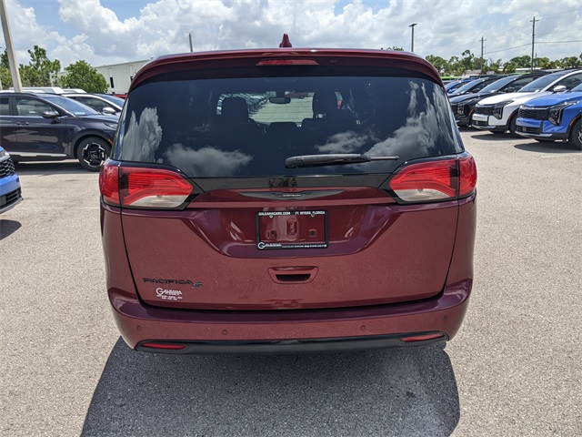 2020 Chrysler Pacifica Touring photo 5