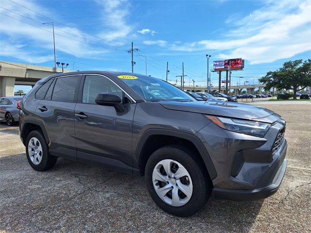 2024 Toyota RAV4 LE photo 3