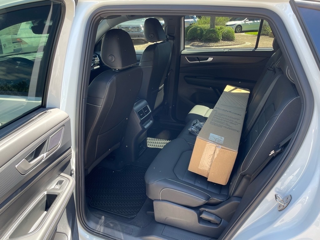 2025 Volkswagen Atlas Cross Sport SEL R-Line photo 18
