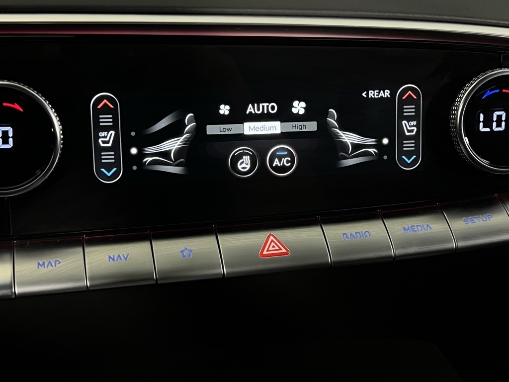 2024 Genesis GV70 3.5T Sport Advanced photo 12